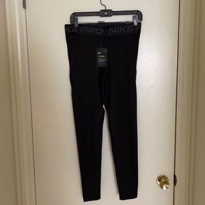 THE NIKE PRO TIGHT FIT TRAINING LEGGINGS NWT